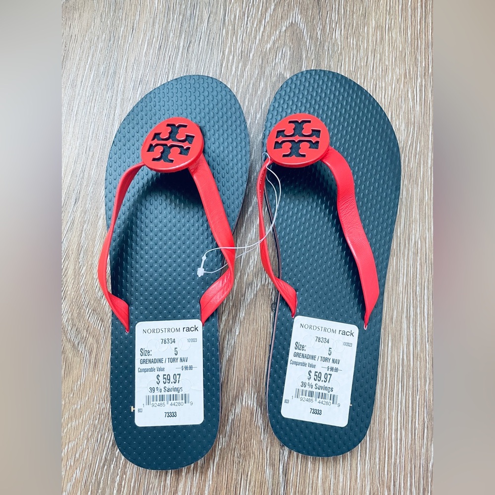 Tory Burch women’s classic flip flop size 5 rubber soles super fun, great brand